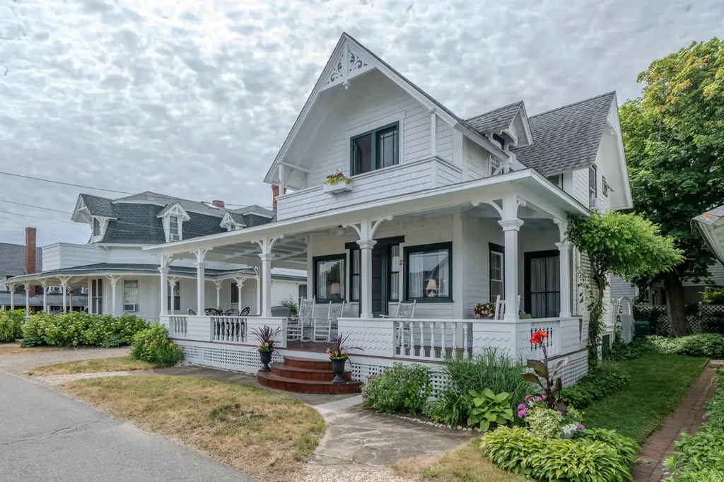 12 Samoset Avenue Oak Bluffs MA 02557