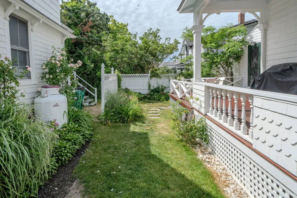 12 Samoset Avenue Oak Bluffs MA 02557