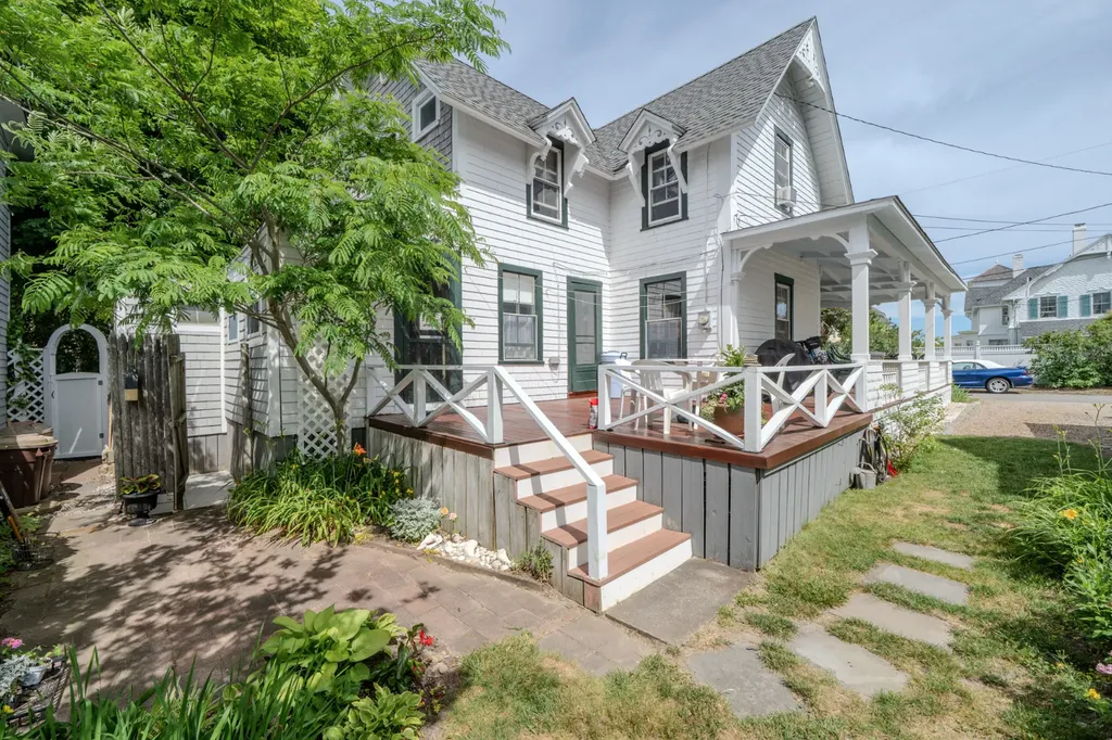 12 Samoset Avenue Oak Bluffs MA 02557