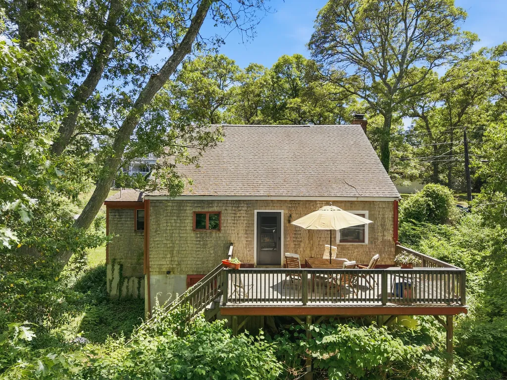 96 Dunham Avenue Vineyard Haven MA 02568