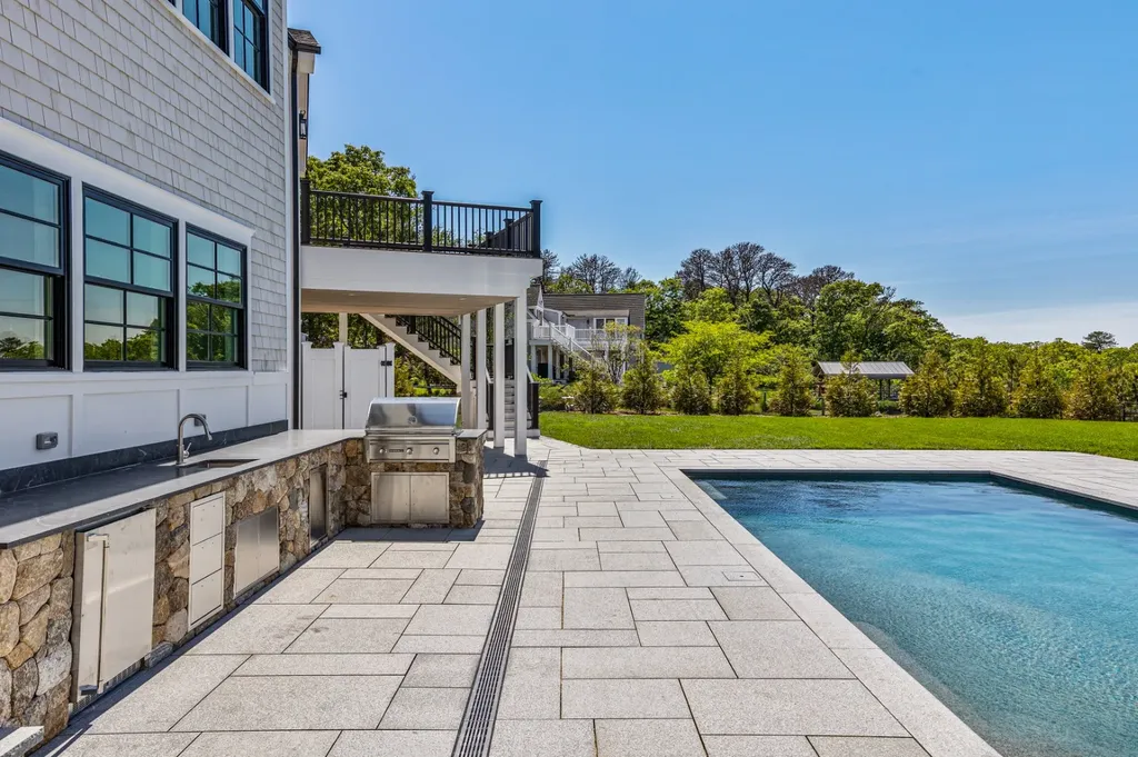 41 Hagerty Drive Vineyard Haven MA 02568