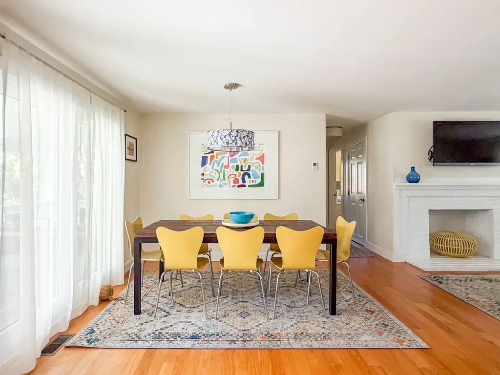 28 Deacon Vincent Way Edgartown MA 02539
