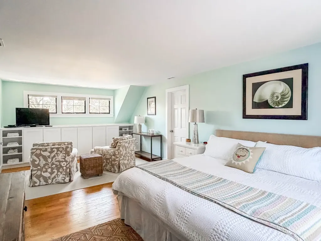 28 Deacon Vincent Way Edgartown MA 02539