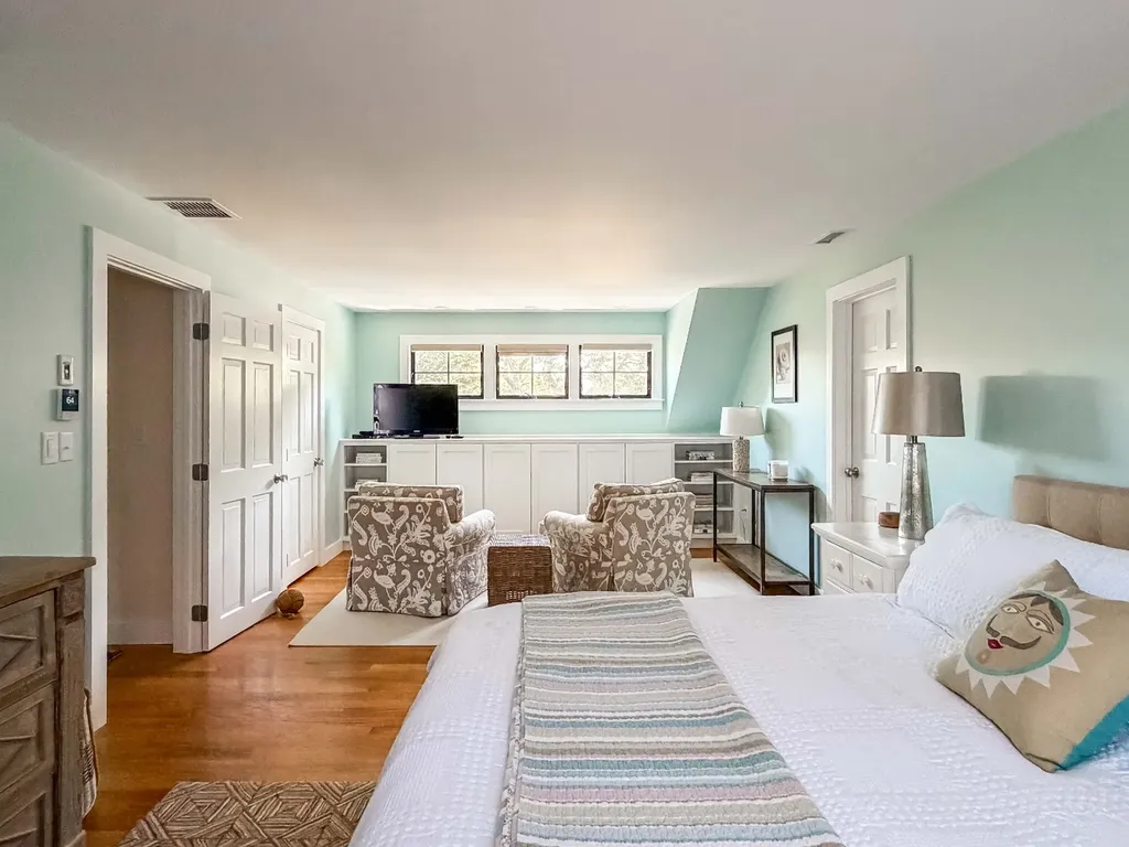 28 Deacon Vincent Way Edgartown MA 02539