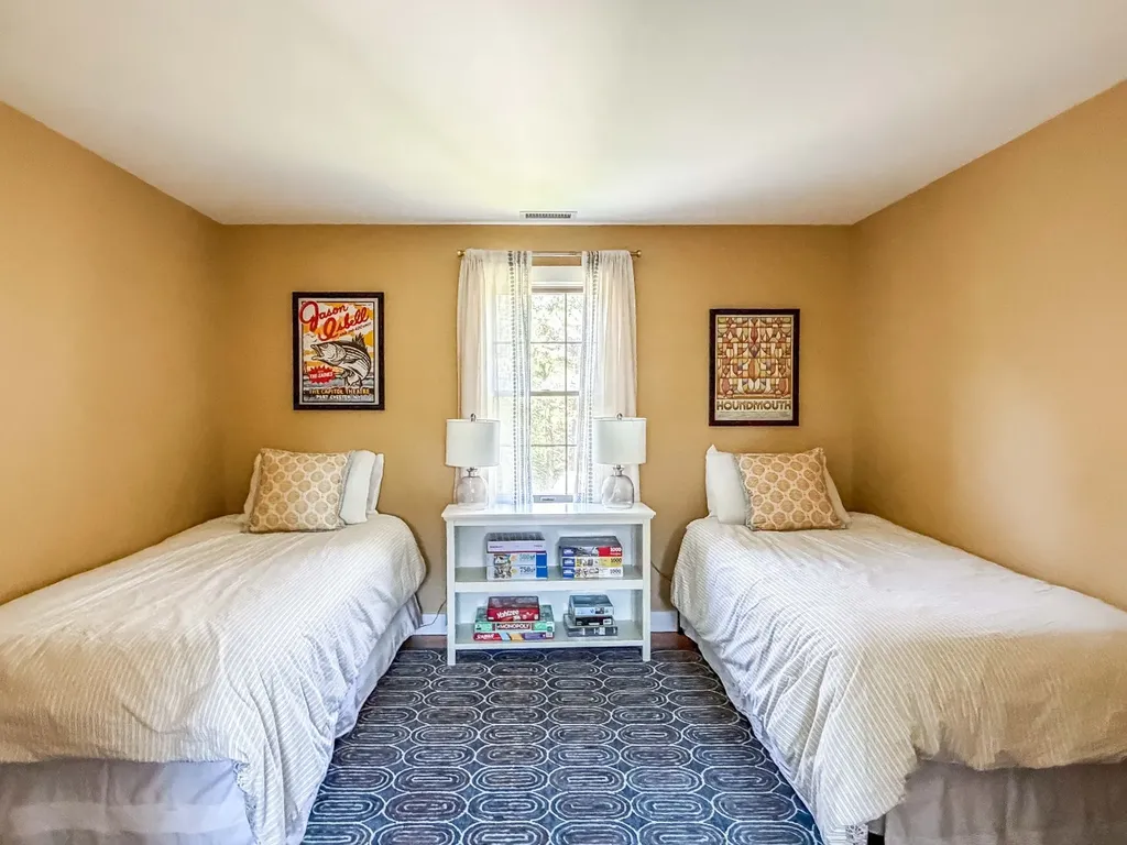 28 Deacon Vincent Way Edgartown MA 02539