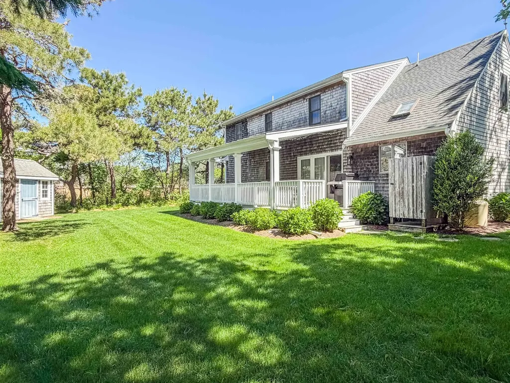 28 Deacon Vincent Way Edgartown MA 02539