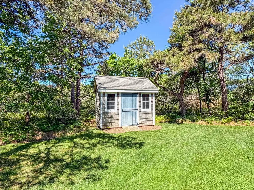 28 Deacon Vincent Way Edgartown MA 02539