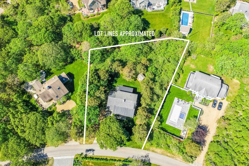 28 Deacon Vincent Way Edgartown MA 02539