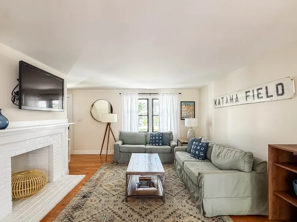 28 Deacon Vincent Way Edgartown MA 02539