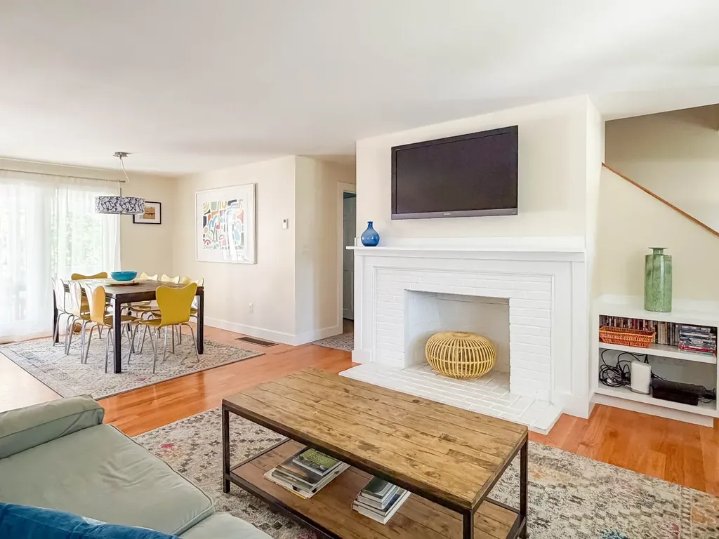28 Deacon Vincent Way Edgartown MA 02539