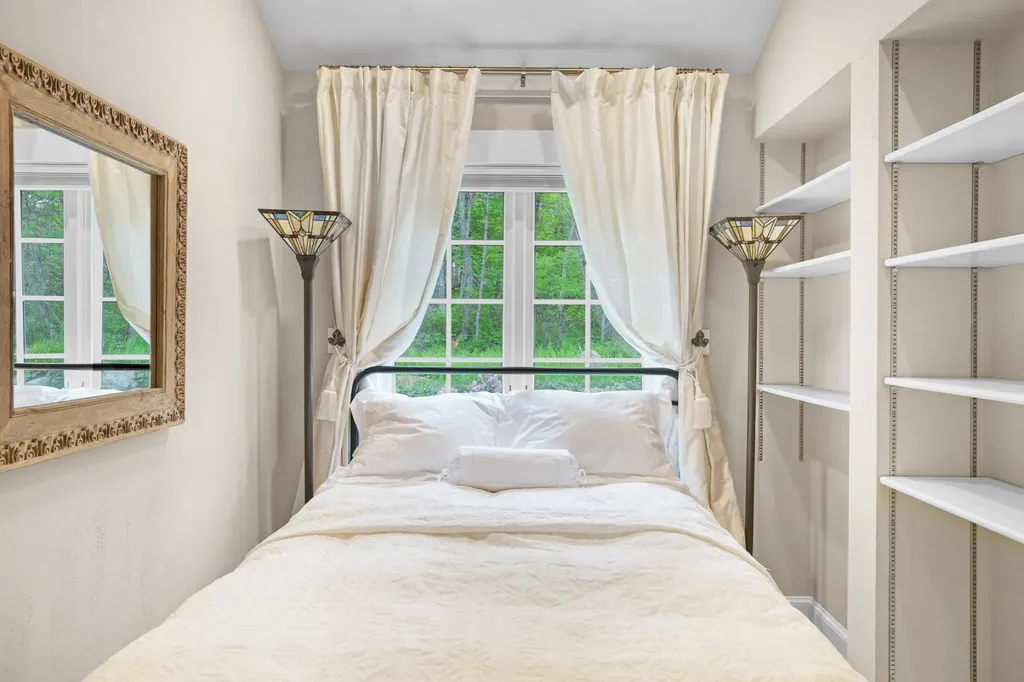 300 North Road/18 Belhaven Way Chilmark MA 02535