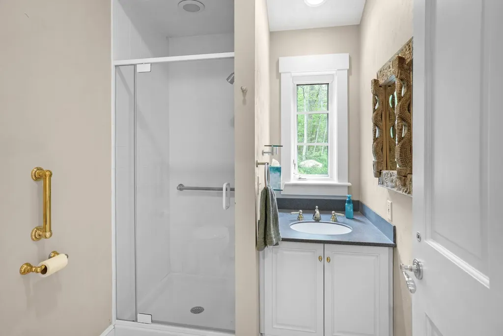 300 North Road/18 Belhaven Way Chilmark MA 02535