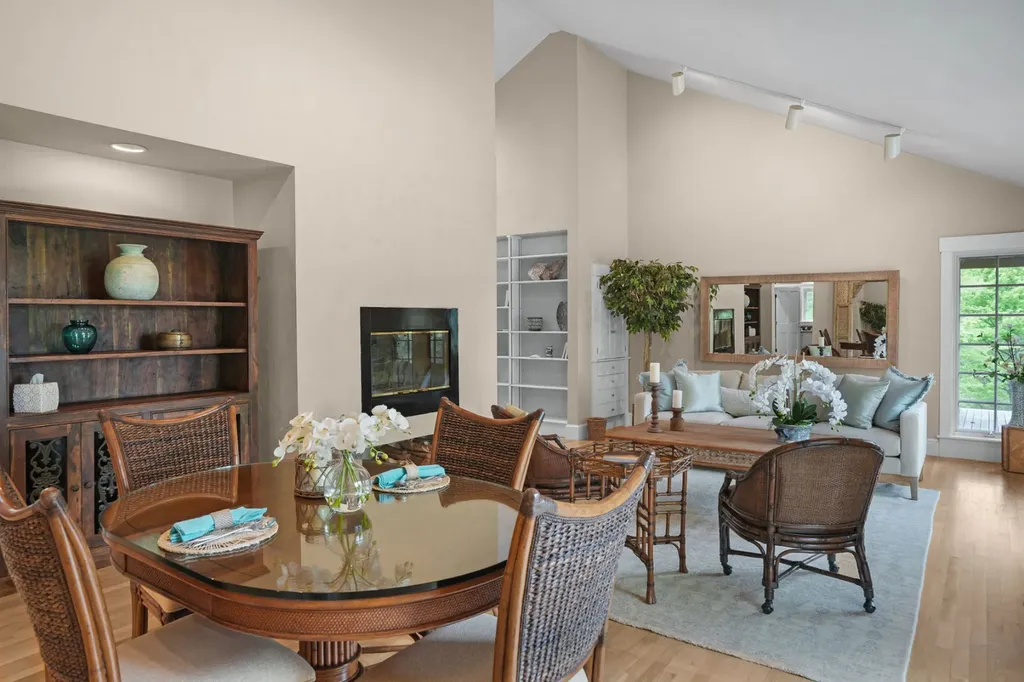 300 North Road/18 Belhaven Way Chilmark MA 02535