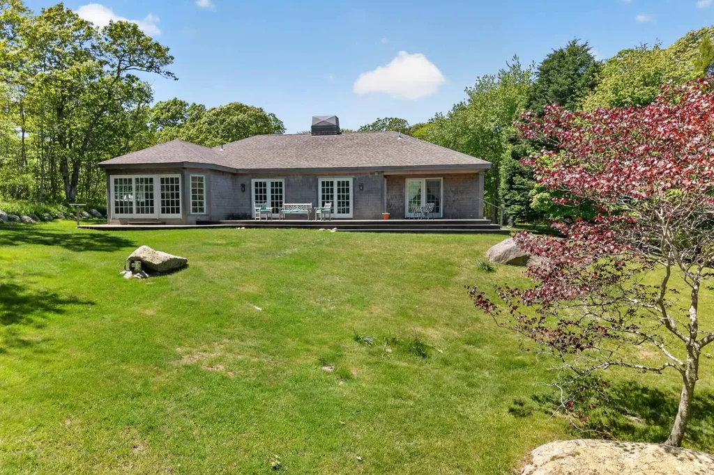 300 North Road/18 Belhaven Way Chilmark MA 02535