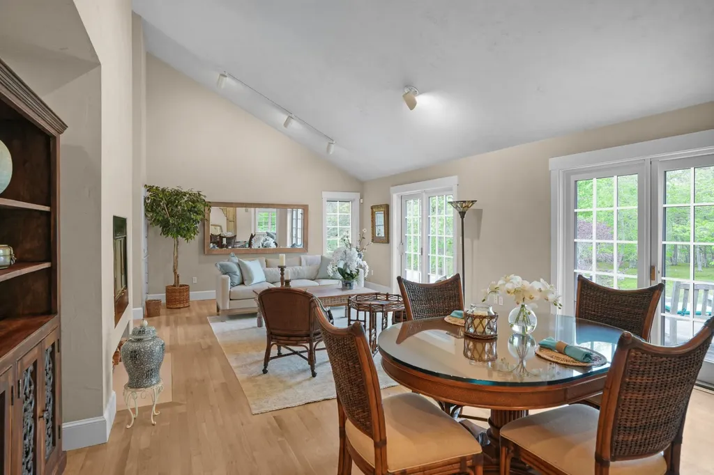 300 North Road/18 Belhaven Way Chilmark MA 02535