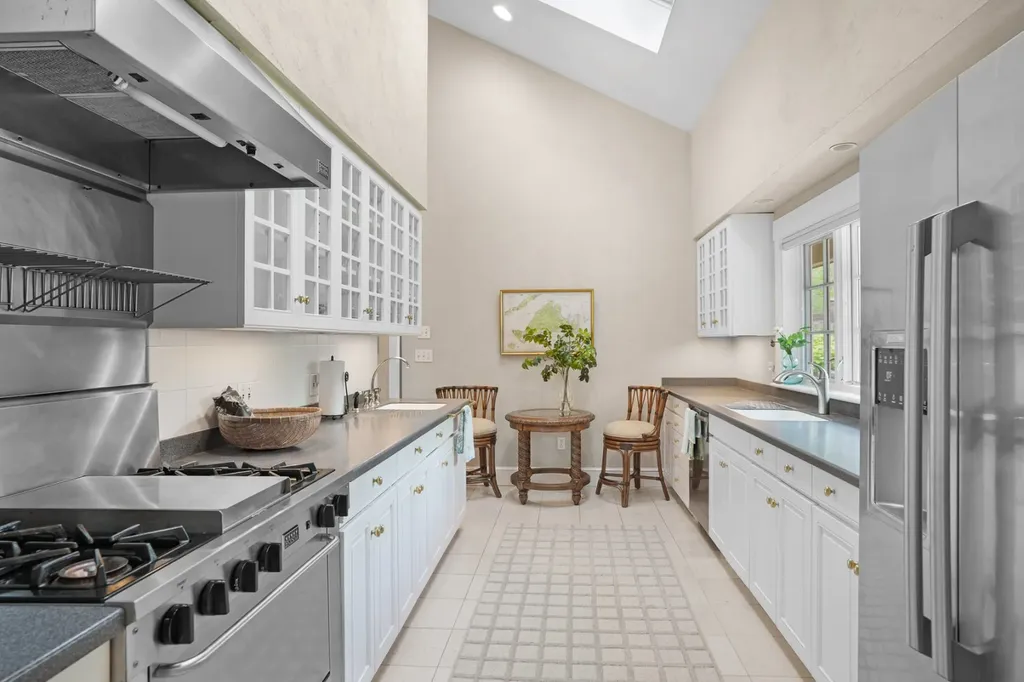 300 North Road/18 Belhaven Way Chilmark MA 02535