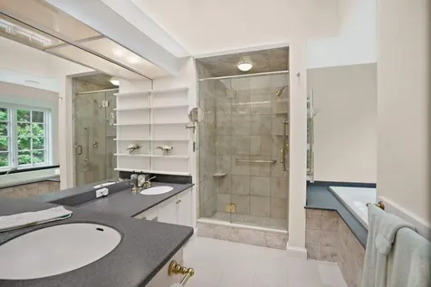 300 North Road/18 Belhaven Way Chilmark MA 02535
