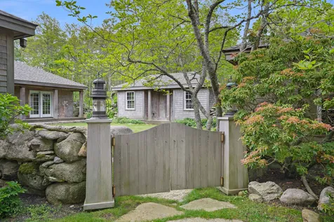 300 North Road/18 Belhaven Way Chilmark MA 02535