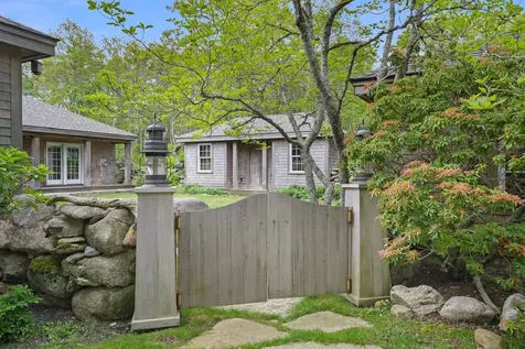 300 North Road/18 Belhaven Way Chilmark MA 02535