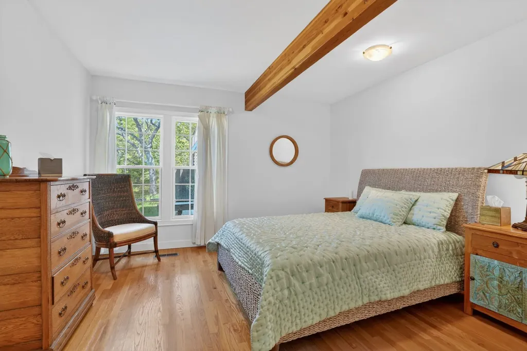 49 Gosnolds Way Chilmark MA 02535