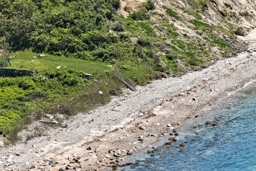 49 Gosnolds Way Chilmark MA 02535