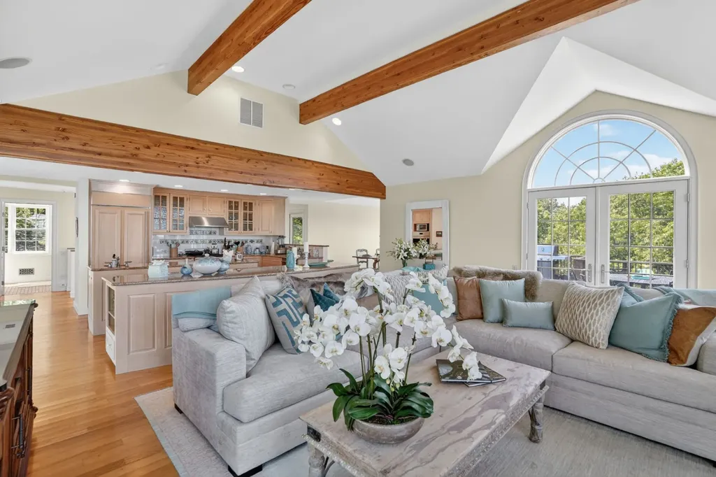 49 Gosnolds Way Chilmark MA 02535
