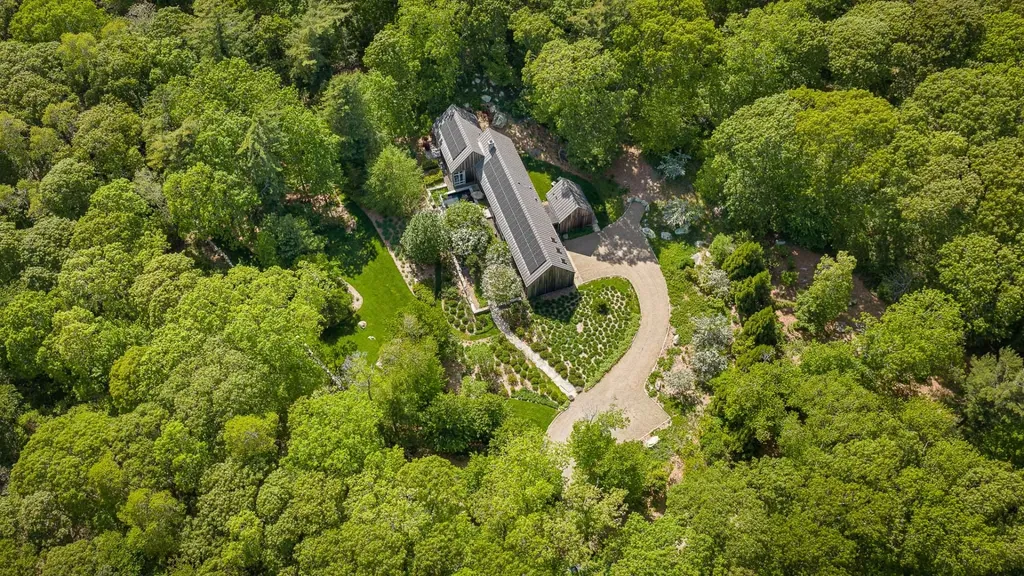 35 South Bowl Road Chilmark MA 02535
