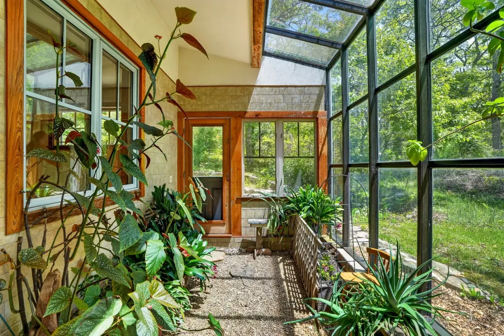 4 Rock Pond Road West Tisbury MA 02575