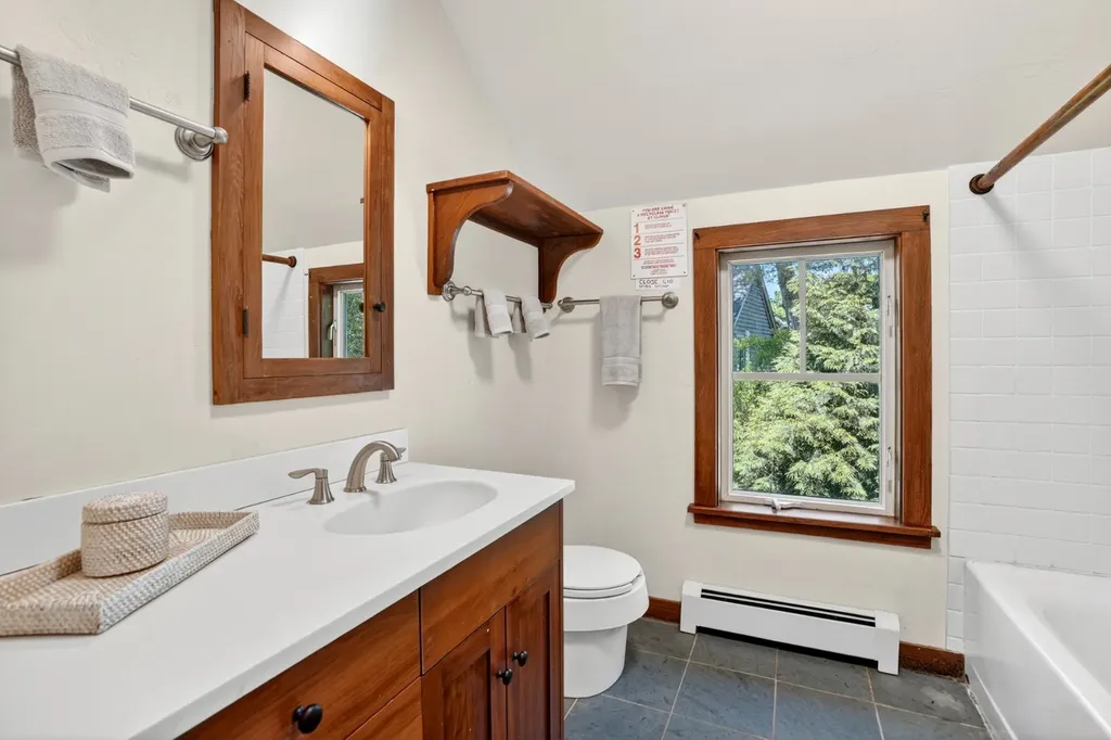 4 Rock Pond Road West Tisbury MA 02575