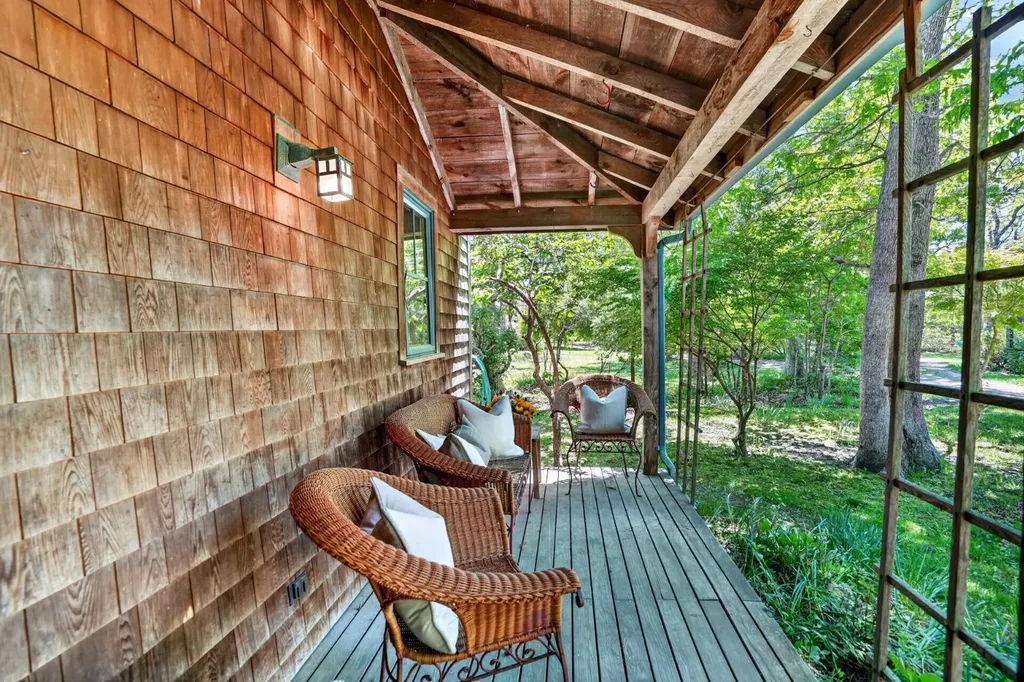 4 Rock Pond Road West Tisbury MA 02575