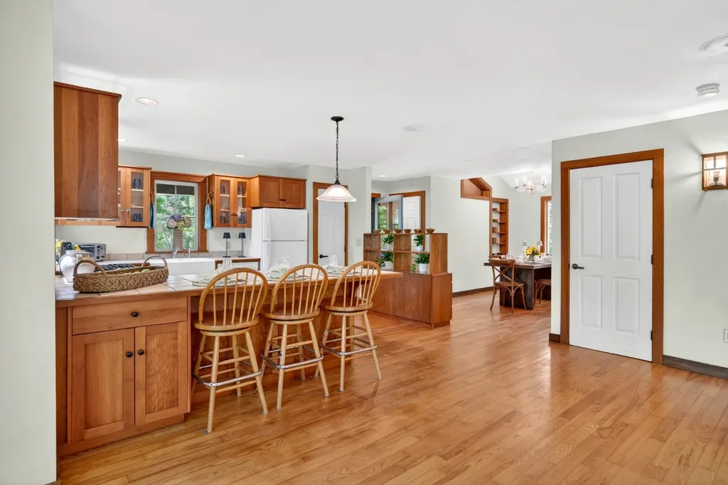 4 Rock Pond Road West Tisbury MA 02575