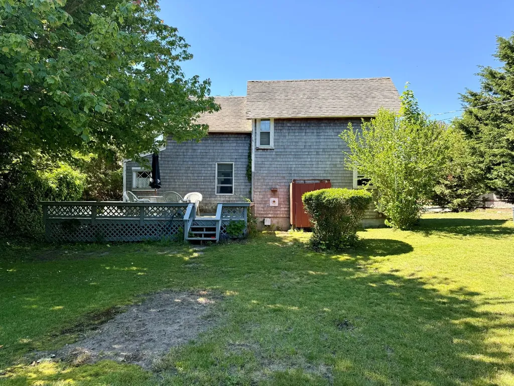 19 Perkins Avenue Oak Bluffs MA 02557