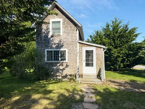 19 Perkins Avenue Oak Bluffs MA 02557