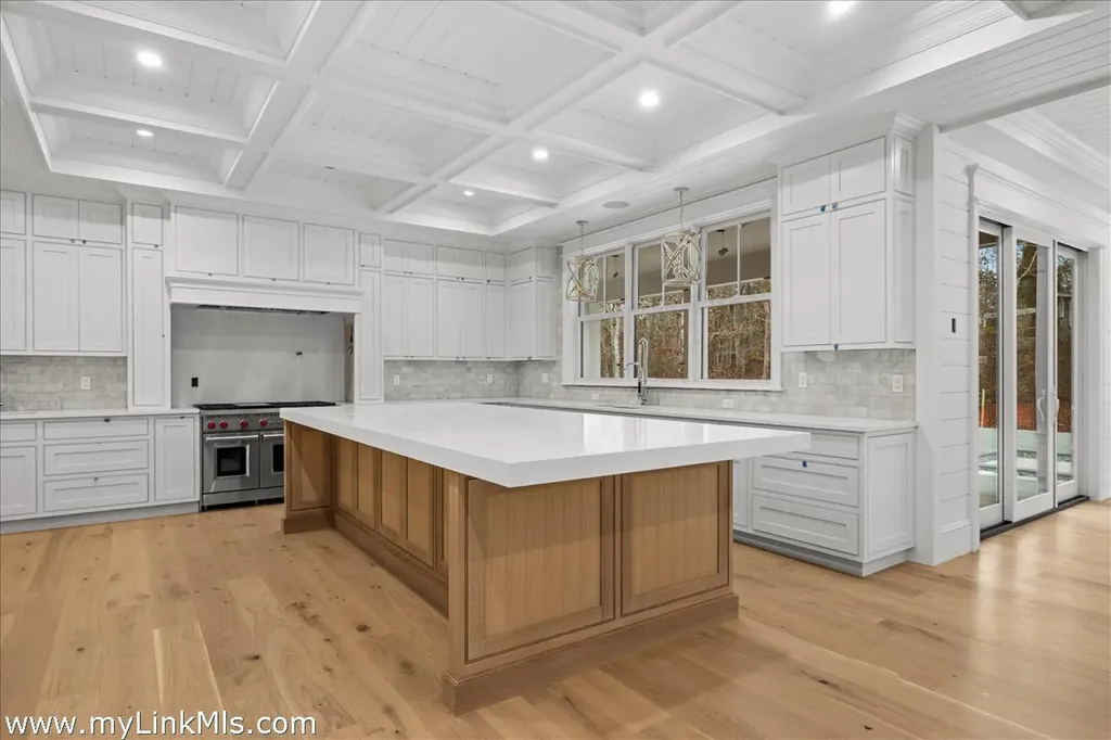 14 Trapps Pond Road Edgartown MA 02539