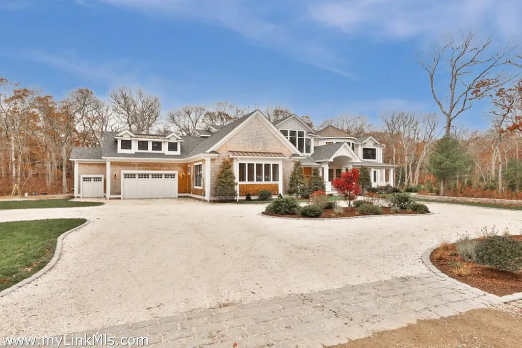 14 Trapps Pond Road Edgartown MA 02539