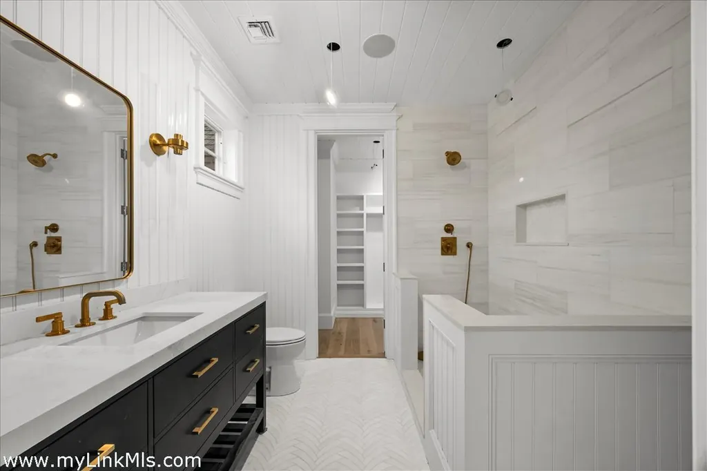 14 Trapps Pond Road Edgartown MA 02539
