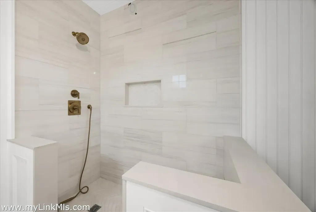 14 Trapps Pond Road Edgartown MA 02539