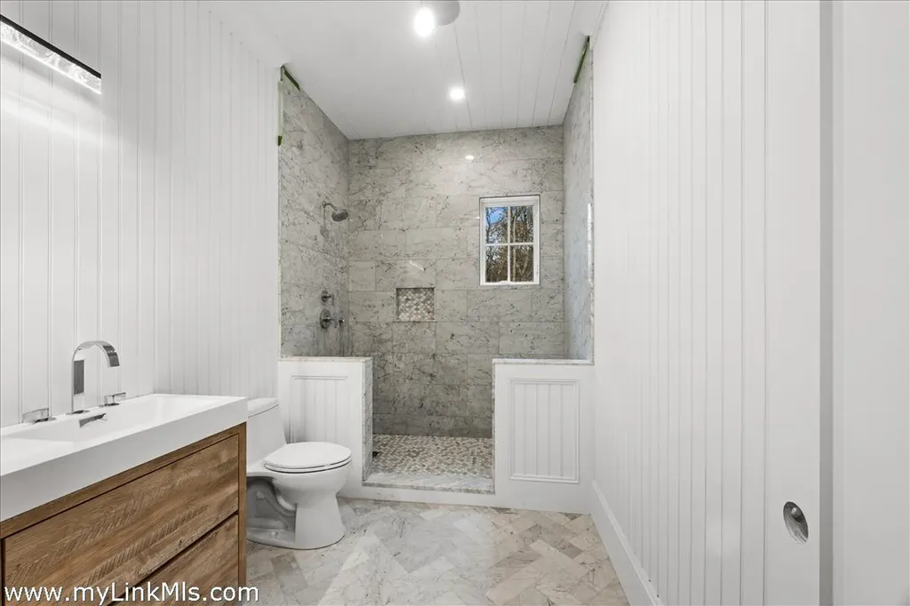 14 Trapps Pond Road Edgartown MA 02539