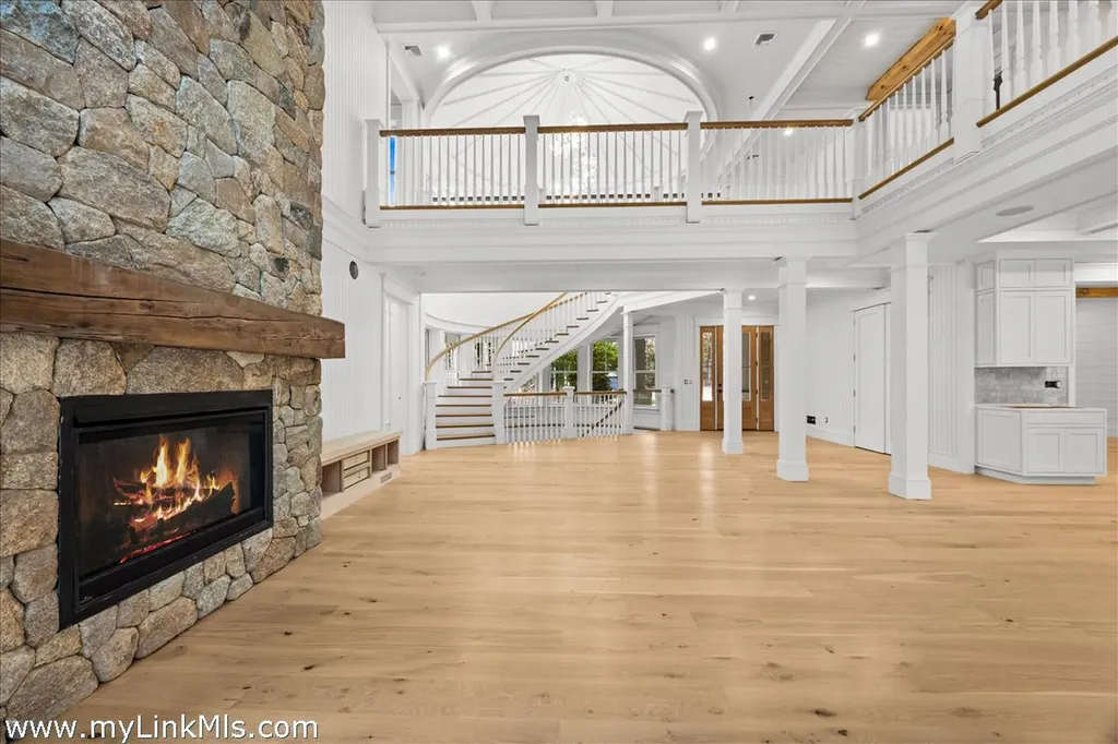 14 Trapps Pond Road Edgartown MA 02539