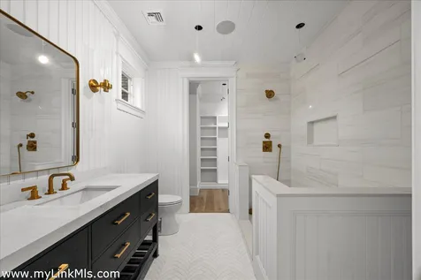 14 Trapps Pond Road Edgartown MA 02539