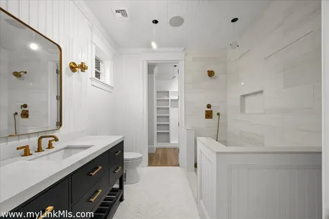 14 Trapps Pond Road Edgartown MA 02539