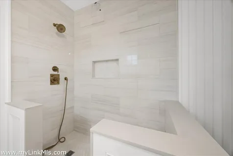14 Trapps Pond Road Edgartown MA 02539