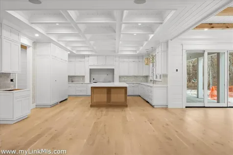 14 Trapps Pond Road Edgartown MA 02539