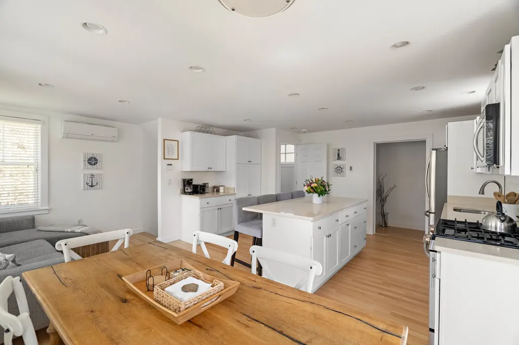 13 Young Street Edgartown MA 02539