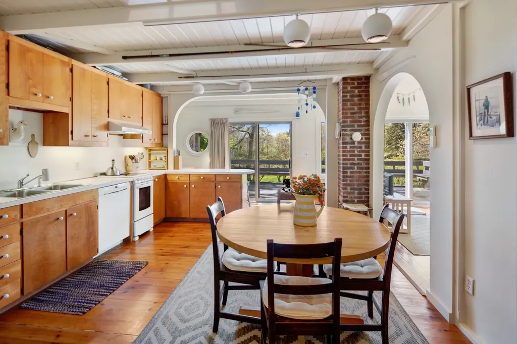 10 Abels Neck Road Chilmark MA 02535