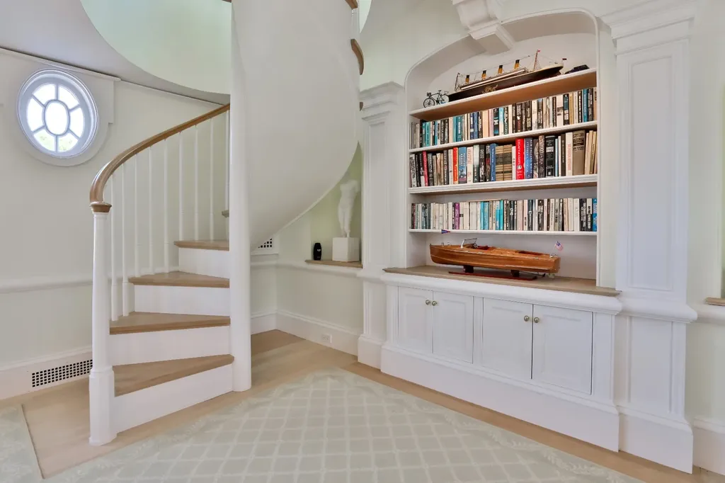 14 Cow Bay Road Edgartown MA 02539