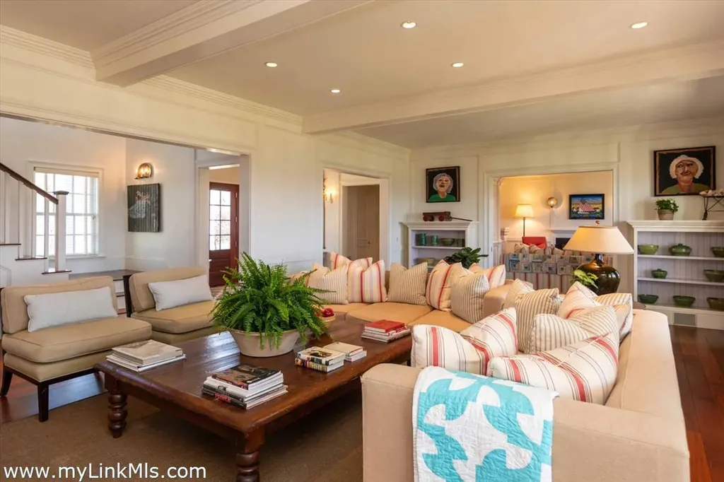 25 Lelands Path Edgartown MA 02539