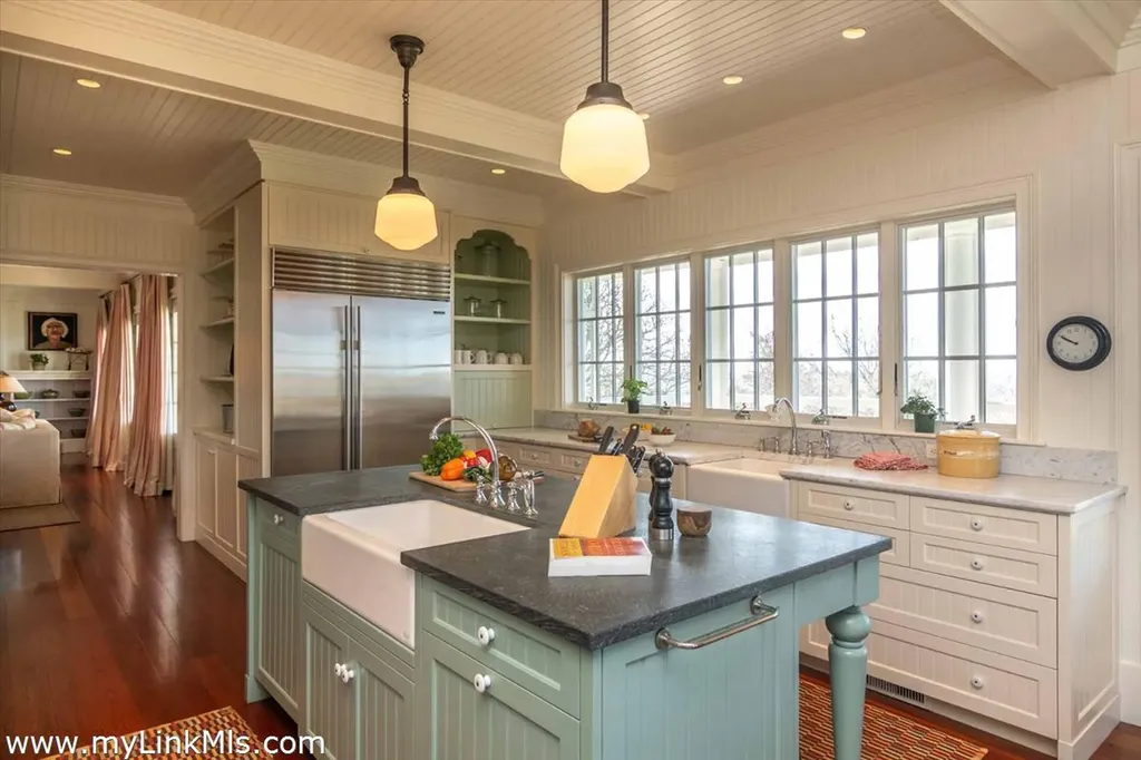 25 Lelands Path Edgartown MA 02539