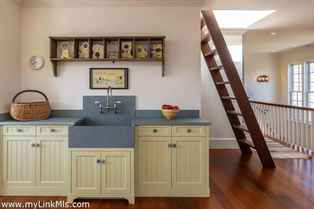 25 Lelands Path Edgartown MA 02539