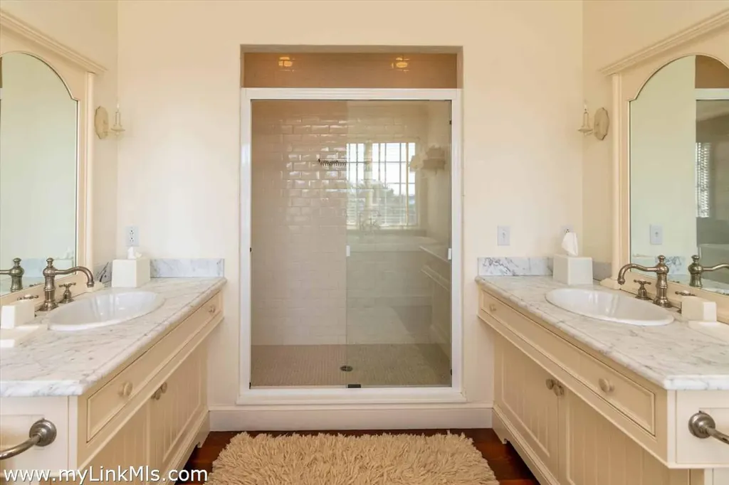 25 Lelands Path Edgartown MA 02539